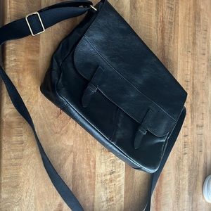 FOSSIL- Black Messenger Bag